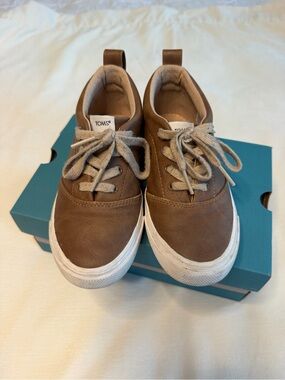 TOMS Kids Brown Lace-Up Sneakers with Beige Laces